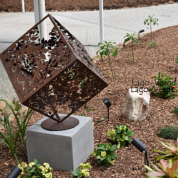 Декоративная резная скульптура для сада 