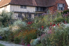 Английский сад Кристофера Ллойда: очарование миксбордеров и любовь к своему делу.