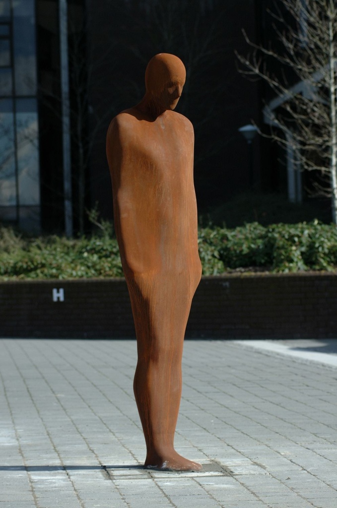 работы Энтони Гормли британского скульптора.jpg