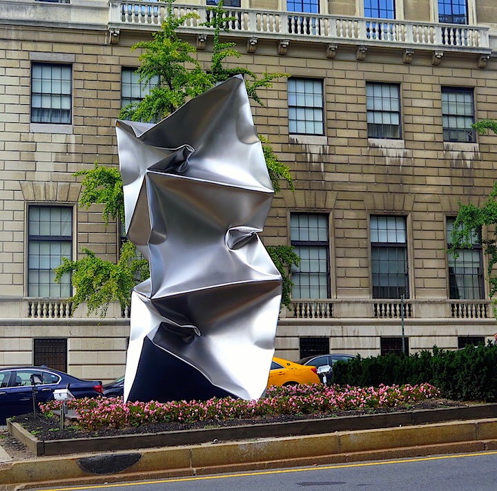 Современная городская скульптура из металла_Ewerdt-Hilgemann_Habakuk sc._NYC.jpg