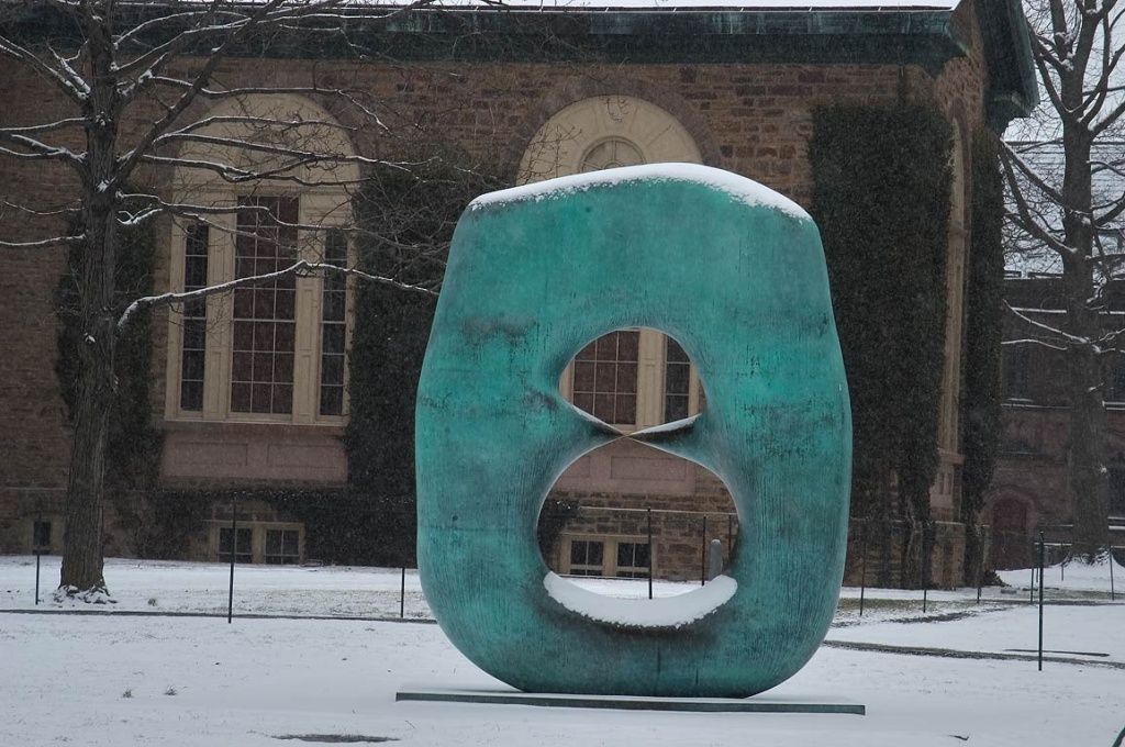 Oval with Points, 1968_скульптура Генри Мура, бронза_Принстон.jpg