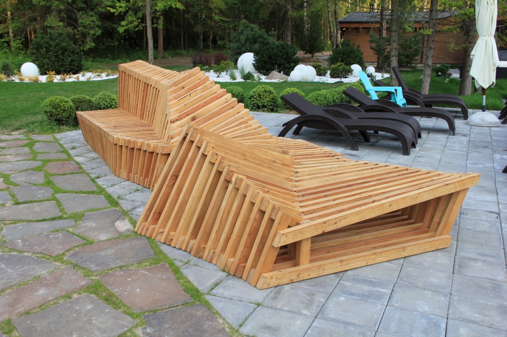современная деревянная парковая скамья_изготовление в Лаго Верде.JPG