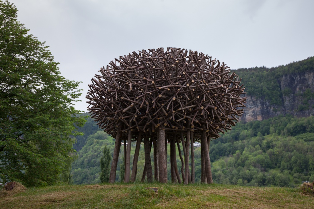 лэнд арт инсталляции из дерева