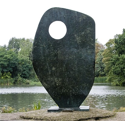 Абстрактная скульптура Барбары Хэпуорт
