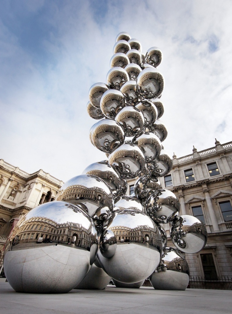 Аниш Капур_скульптура в Бильбао из шаров.jpg