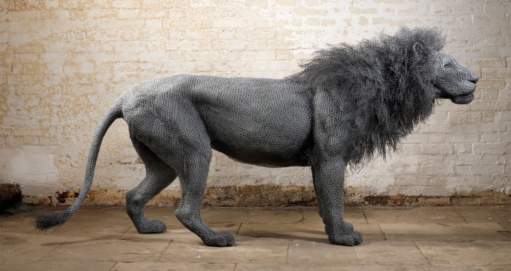 скульптура льва из металлической сетки_Kendra-Haste.jpg