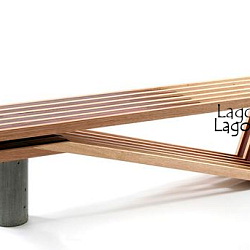 Современная деревянная скамейка 