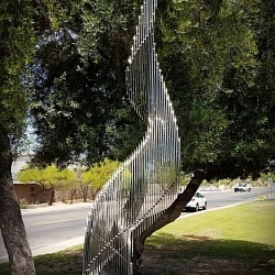 Абстрактная скульптура из нержавеющей стали "Fading" 