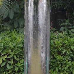Садовый фонтан из металла 