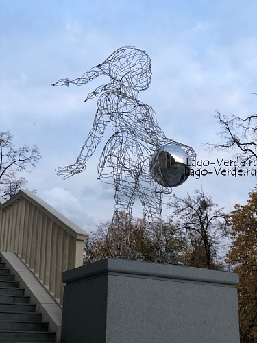 Скульптура девочки из проволоки купить в интернет-магазине садовых скульптур в Москве с доставкой