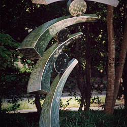 Садовая скульптура "Match" 
