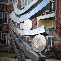 Абстрактная скульптура "Millstones" 