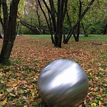 Садово-парковая скульптура "Сфера" брашированная купить в интернет-магазине садовых скульптур в Москве с доставкой | фото 1